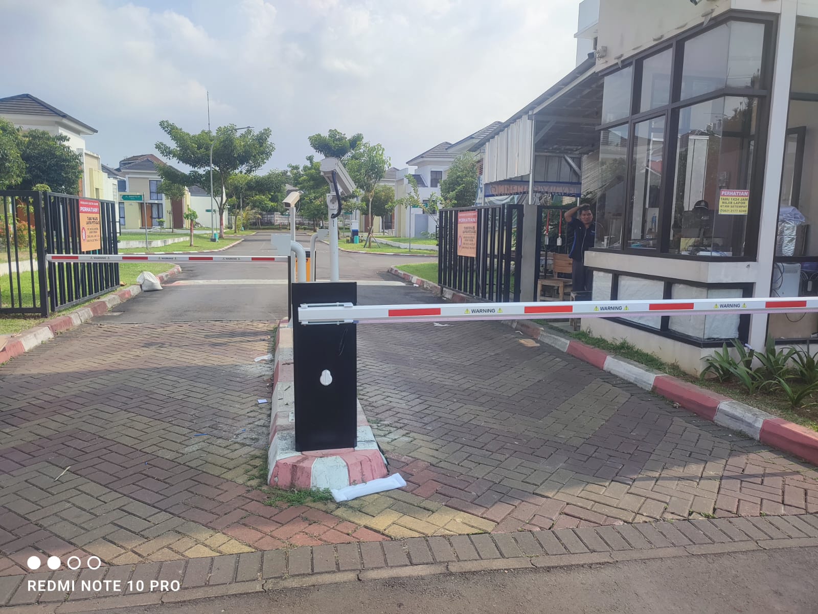 Paket 2 Barrier Gate P1800 1 IN 1 OUT RFID + Camera Capture Software Zcluster